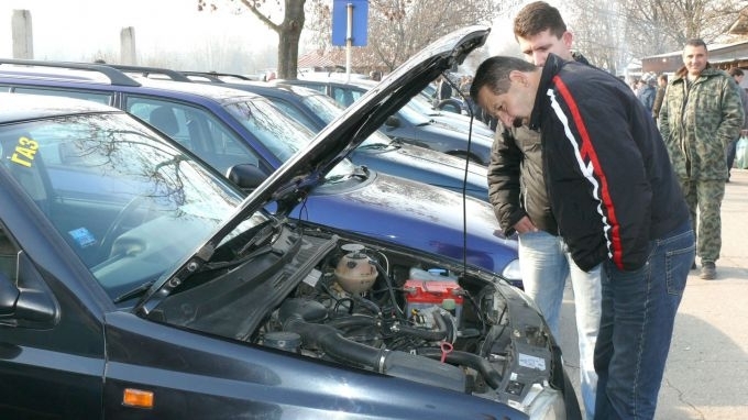 Пазарът за коли в Монтана ще бъде отворен отново от
