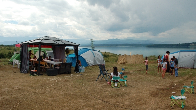 Деца от комуната на отец Иван в Якимово са на