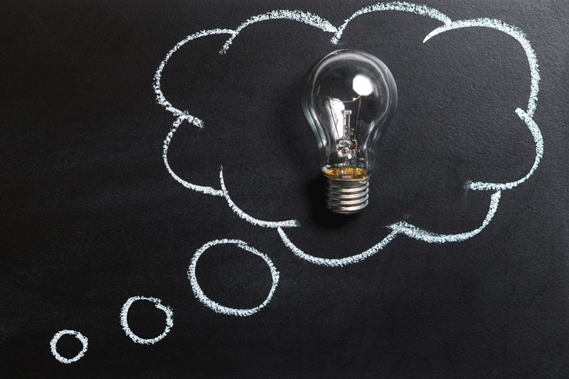 Всеки който записва възпроизвежда разпространява излъчва или използва по друг