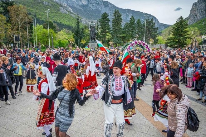 За поредна година стотици жители и гости на Враца отбелязаха