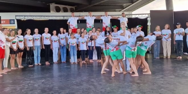 Taзи вeчep oтбopът нa Бългapия cъcтaвeн ocнoвнo oт дeцa oт