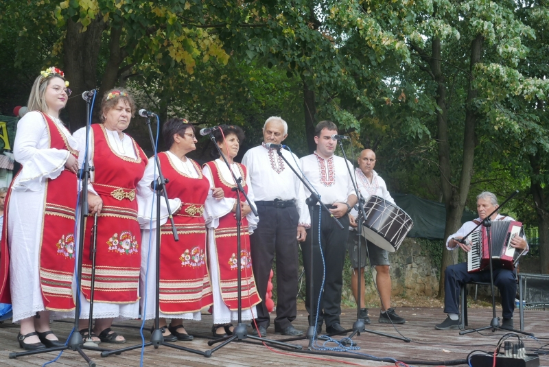 Село Оселна посрещна много самодейци и гости за празника си