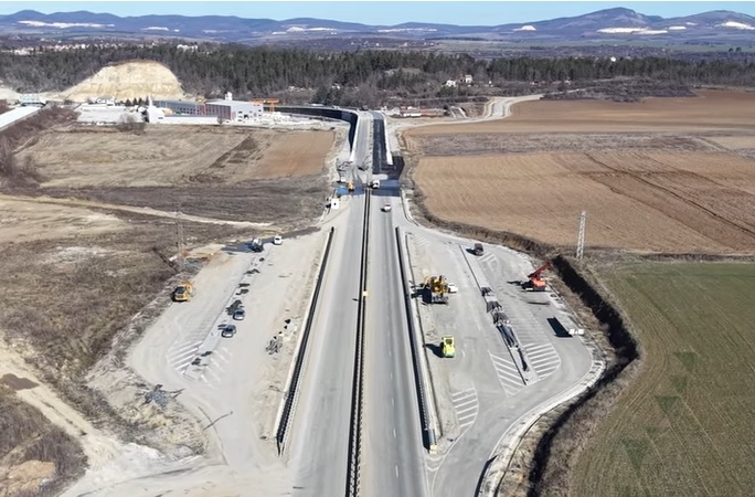 Ново видео показва напредъка по строежа на скоростния път Ботевград Мездра