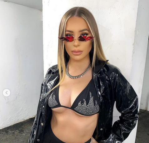 Деми Симс и Франческа Фараго са две от най ухажваните жени