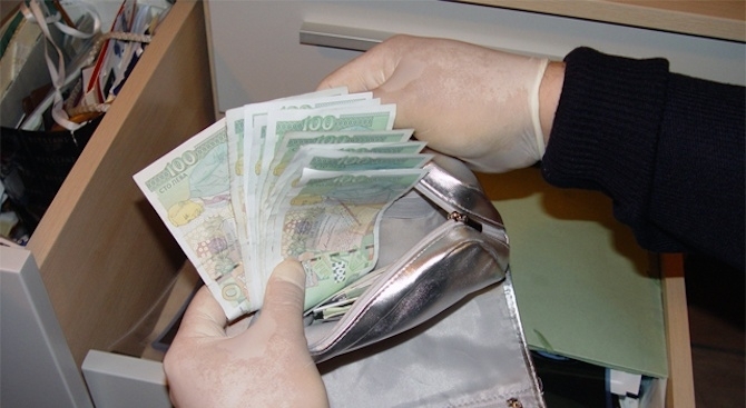 Полицаи търсят бандит, откраднал пари от апартамент във Видин, съобщиха