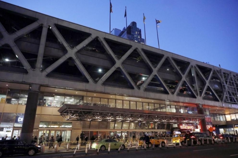 По сигнал за експлозия на автобусна гара в Манхатън работи полицията в