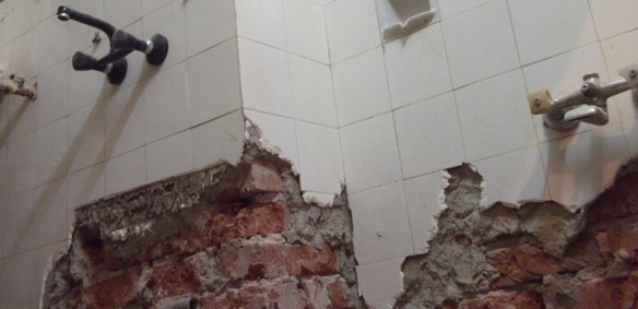 Апаш е обрал до шушка банята на хора от Врачанско