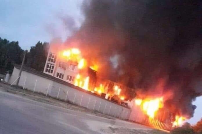 Пожар избухна в цех за пелети във Врачанско, съобщиха от
