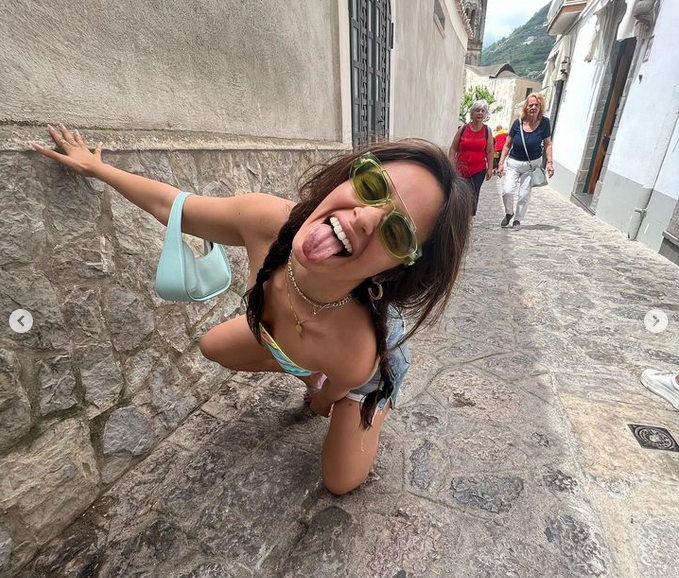 Нито ден без знаменитост по бански Това би могъл да е