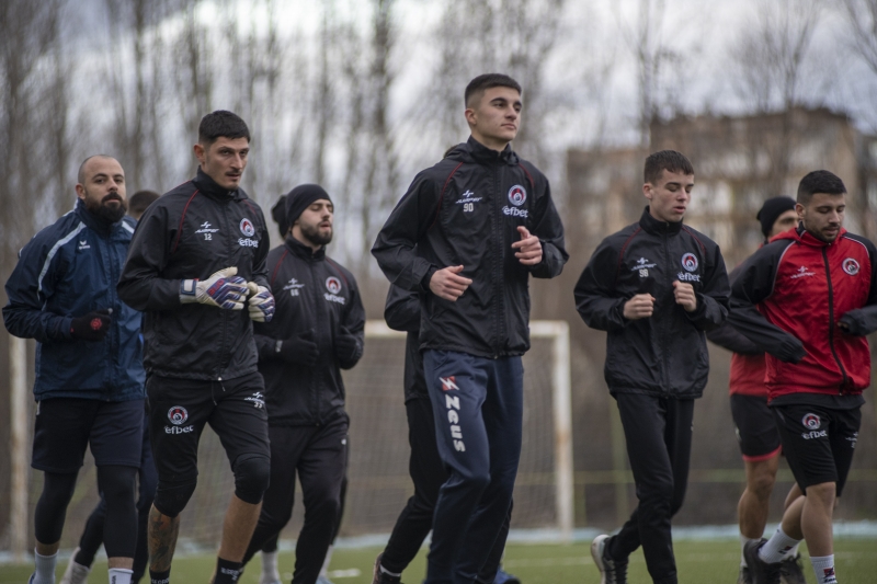 Третодивизионният ОФК Локомотив (Мездра) започна зимната си подготовка. Старши треньорът