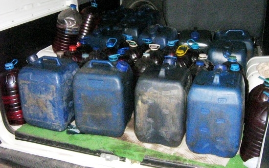 ИЗточиха над 1000 дизел от резервоарите на 3 камиона във