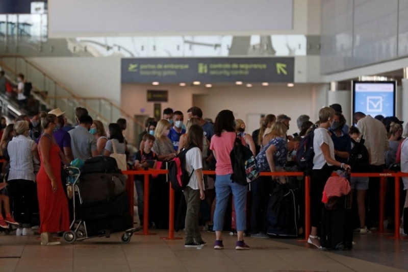 Португалското правителство обяви днес че пътниците пристигащи от Обединеното кралство