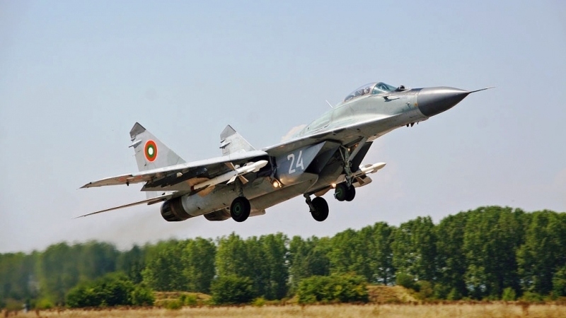 Парламентът одобри възстановяване на Висшето военновъздушно училище Георги Бенковски в