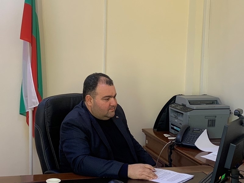 Заместник областният управител Мирослав Комитски проведе днес онлайн заседание на