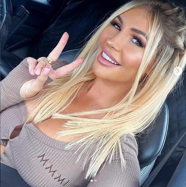 Супермоделът Росана Аркъл не спира да показва своите най хубави черти