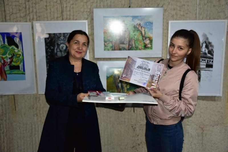 Талантливата десетокласничка от столичното 144 то СУ Народни будители Ванина Димитрова