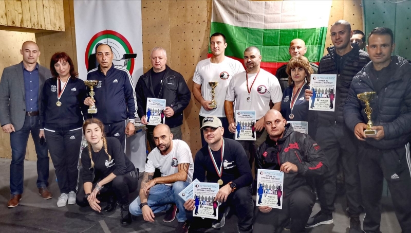 Плевенските полицаи най-добри в турнир по стрелба във Враца /снимки/