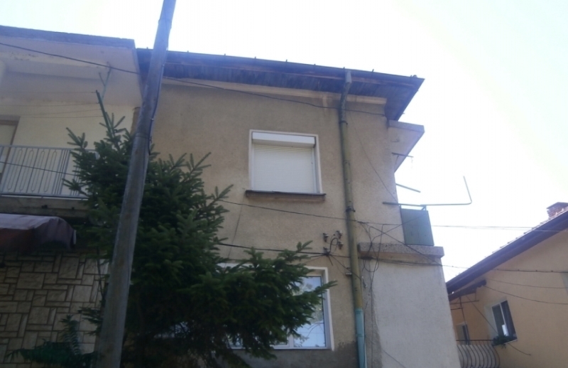 Частен съдебен изпълнител сложи на тезгяха къща във Видин научи