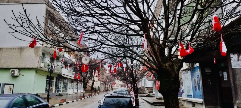 Сръчните ръце на Баба Марта украсиха с интересни и закачливи