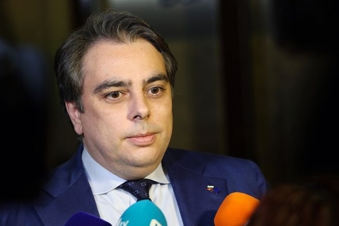 Асен Василев: Пеевски ни върна в мутренските години