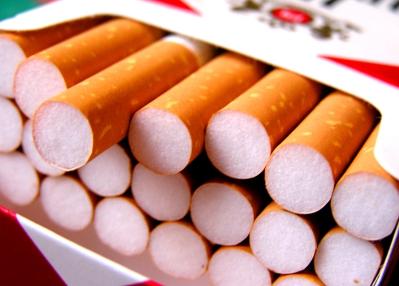 Незаконни цигари са открили полицаи в склад на лавка в