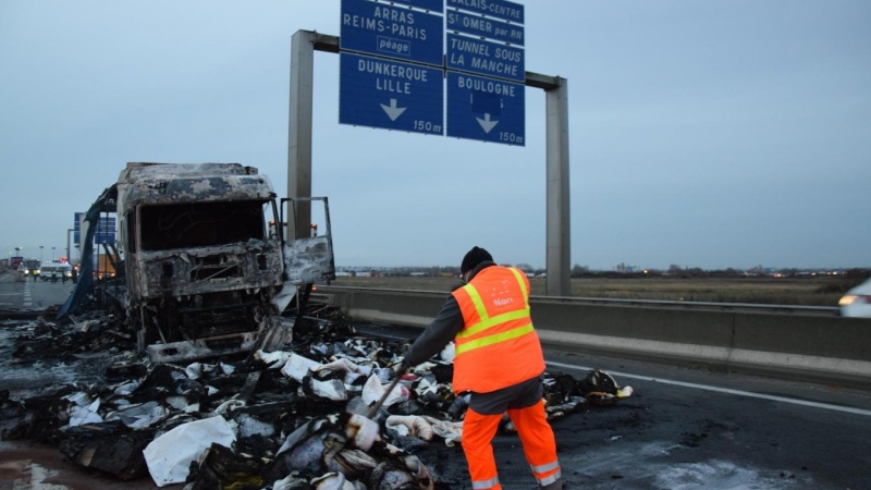 Тир с шофьор българин изгоря тази нощ на магистрала близо