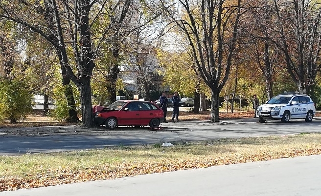 Лек автомобил Опел Астра е катастрофирал по обед във Видин