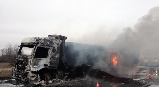 Камион гори на АМ Марица между Харманли и Любимец Инцидентът