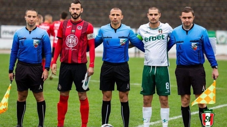 Проспериращият арбитър Димитър Димитров ще направи своя официален дебют във