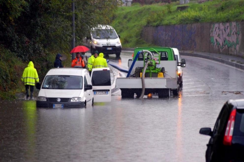 Трима души загинаха в няколко дни на силни бури след
