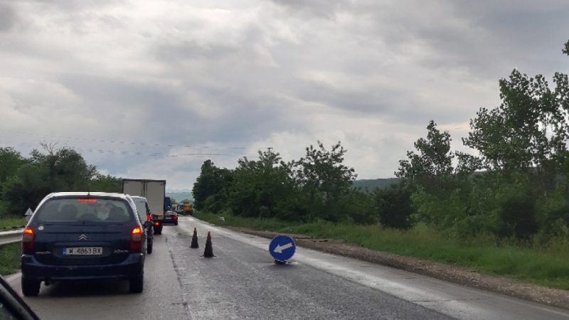 Внимание, шофьори! Ограничиха движението по Е-79 между Враца и Монтана