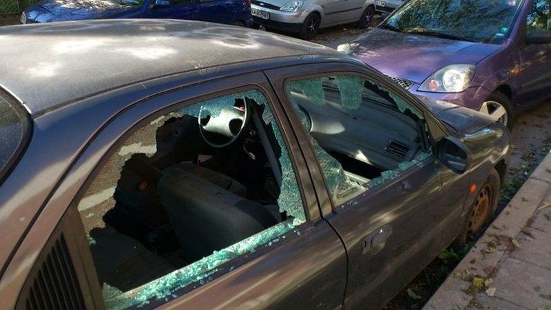 Бандити потрошиха колата на жена във Враца съобщиха от полицията