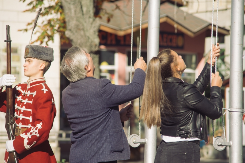 С тържество на градския площад Община Мездра отбеляза 114 ата годишнина