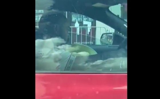 Полицията разследва случай на шофьор заснет на столично кръстовище с