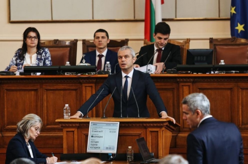 Лидерът на Възраждане Костадин Костадинов заяви в декларация от името