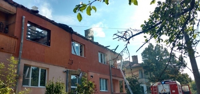 Семействата които пострадаха при пожара в Божурище ще получат по