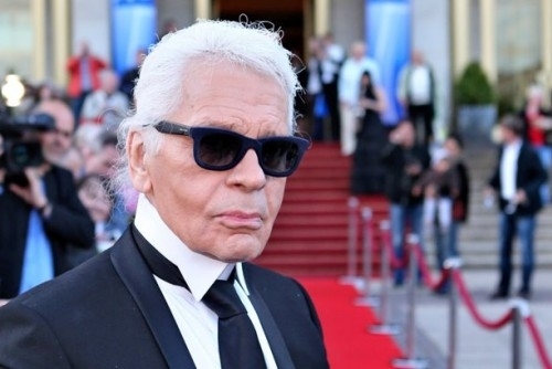 Легендарният германски дизайнер Карл Лагерфелд е починал на 85 годишна възраст