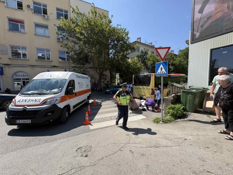 Кръв на пътя! Бус блъсна възрастна жена на кръстовище в Монтана, приеха я в болница
