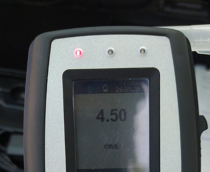 Пиян и дрогиран шофьор е задържан в Приморско в четвъртък