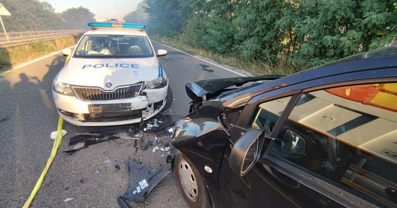 След гонка задържаха 10 нелегални мигранти превозвани от сърбин край Панагюрище Това