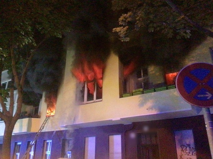 Осем души пострадаха тежко при пожар в апартамент в Берлин /снимки/
