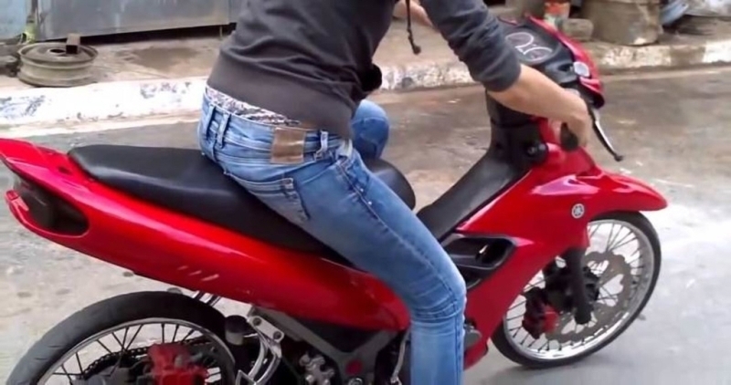 Тикнаха в ареста младеж юркал мотоциклет без книжка във Врачанско