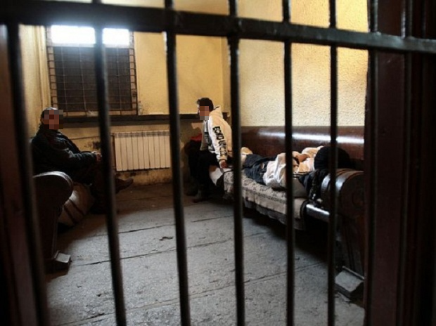 Оставиха в ареста четиримата, нападнали две баби във Враца и Тишевица