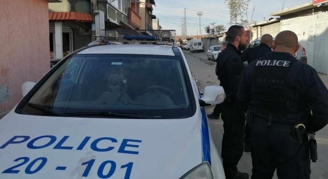 Спецакция срещу наркоразпространението във Враца: Тарашиха жилища и кола, трима са задържани