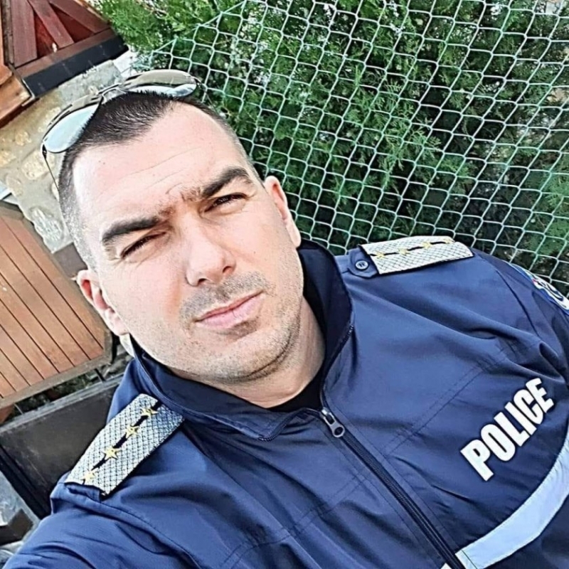 Любовна драма се вихри в полицията в Дупница и избухна
