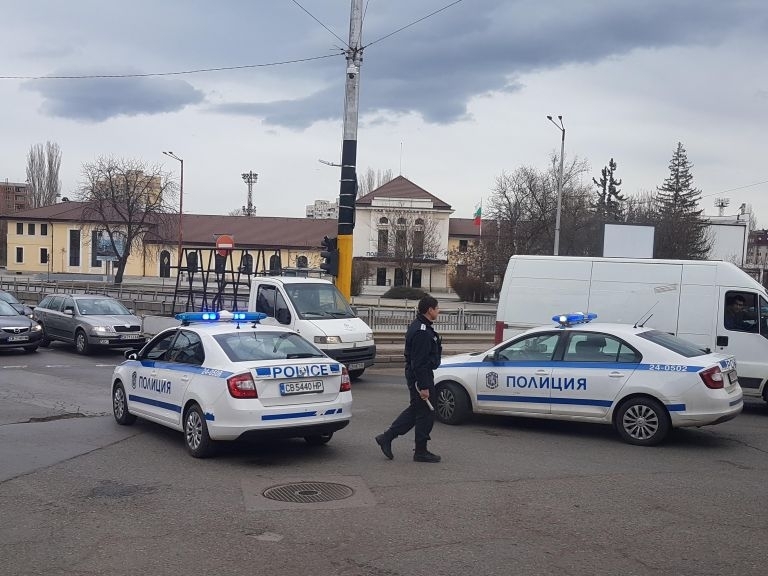Лек автомобил е блъснал пешеходец под моста на жп гара