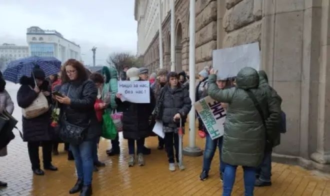 Протест на хората с увреждания в София, искат по-високи пенсии и ръст на детските