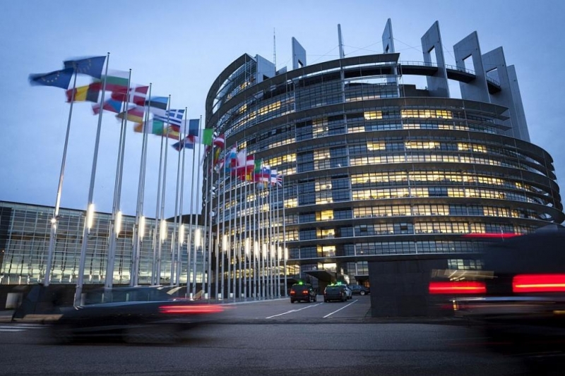 Европейският парламент реши днес да свали имунитетите на евродепутатите Андреа Коцолино и