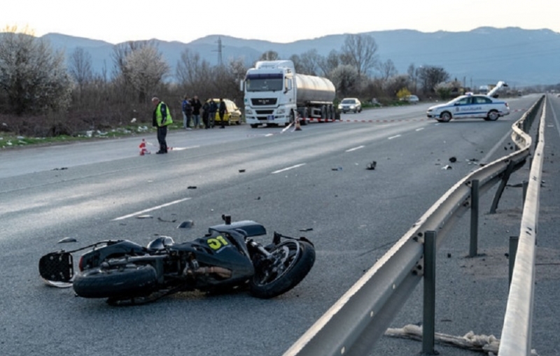Тежка катастрофа е станала тази вечер на международния път Е 79