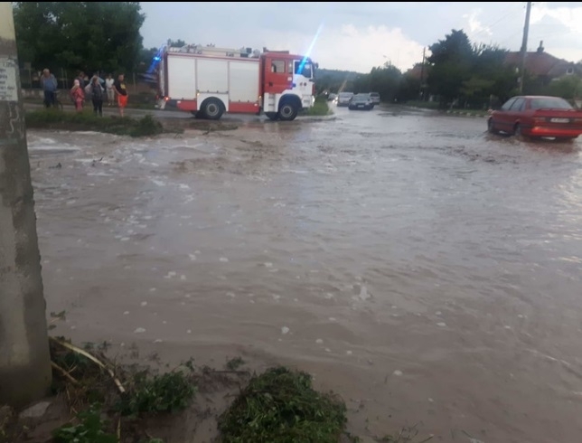 Много дъжд за кратко време се е изсипал вчера вечерта